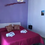 Domus Narciso Gallery לינה וארוחת בוקר פומפיי